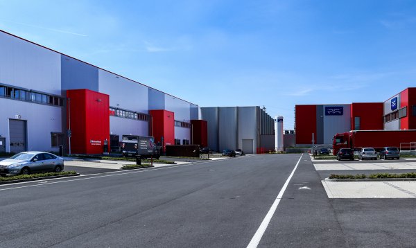 Industriebau Log Plaza 1